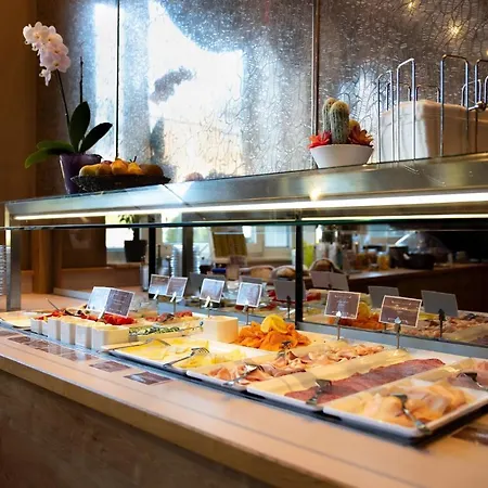 Junior By Max 70 Salzburg