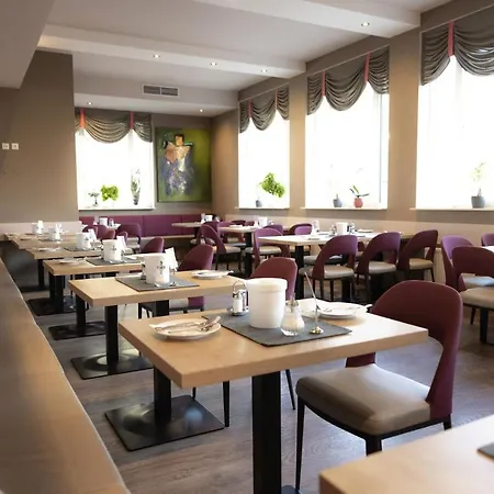 Junior By Max 70 ゲストハウス 3*