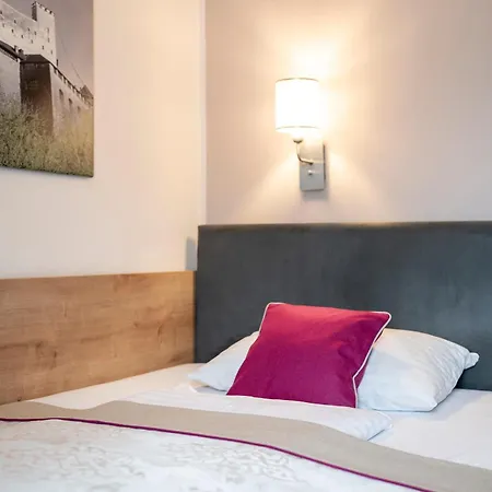 ゲストハウス Junior By Max 70 3*