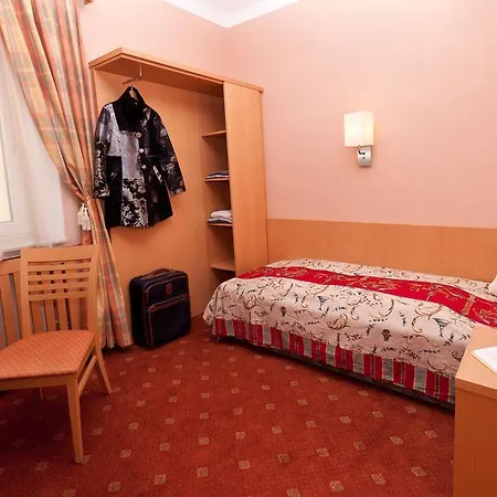 Junior By Max 70 Penzion 3*