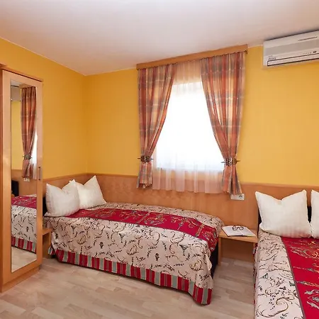 ゲストハウス Junior By Max 70 3*