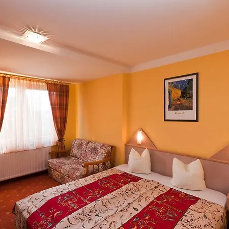 Junior By Max 70 Penzion 3*