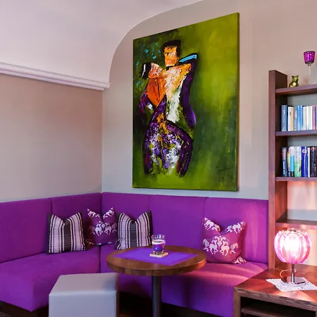 Junior By Max 70 ゲストハウス 3*